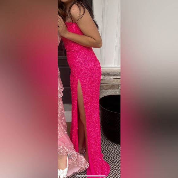 Sherri Hill Néon Pink Prom Dress! - Picture 3 of 3